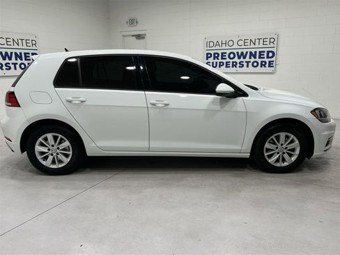 Used 2019 Volkswagen Golf S image 9