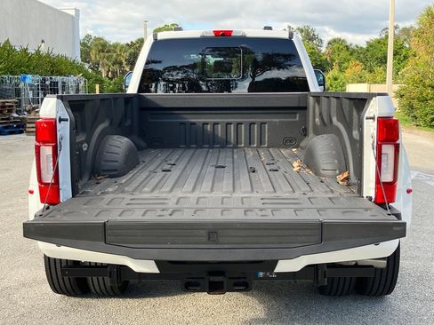 Certified 2022 Ford F450 Platinum w/ FX4 Off-Road Package image 10