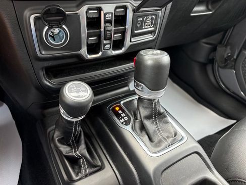 Used 2023 Jeep Wrangler Unlimited Sahara w/ Cold Weather Group AWD/4WD image 24