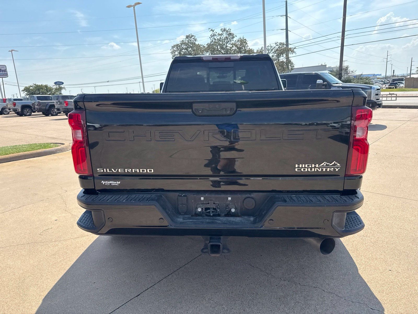 Used 2025 Chevrolet Silverado 3500 High Country w/ Technology Package AWD/4WD image 6