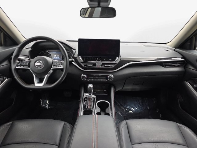 Used 2025 Nissan Altima 2.5 SR w/ SR Premium Package FWD image 13