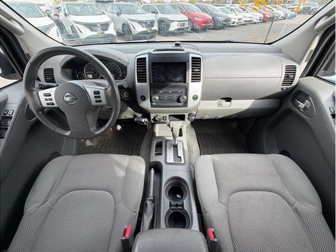 Used 2013 Nissan Frontier SV image 4