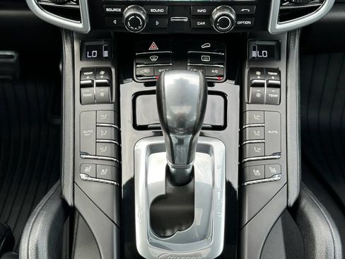 Used 2016 Porsche Cayenne AWD/4WD image 15