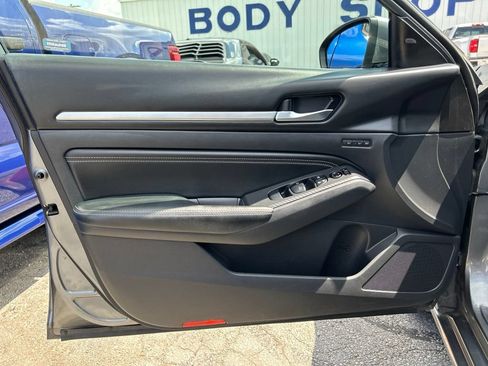 Used 2019 Nissan Altima 2.5 Platinum AWD/4WD image 32