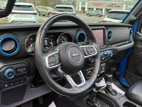 Used 2022 Jeep Wrangler Unlimited Sahara image 36