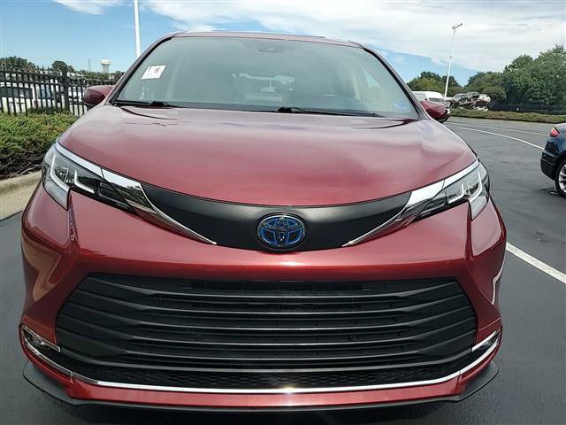 Used 2021 Toyota Sienna XLE w/ XLE Plus Package AWD/4WD image 25