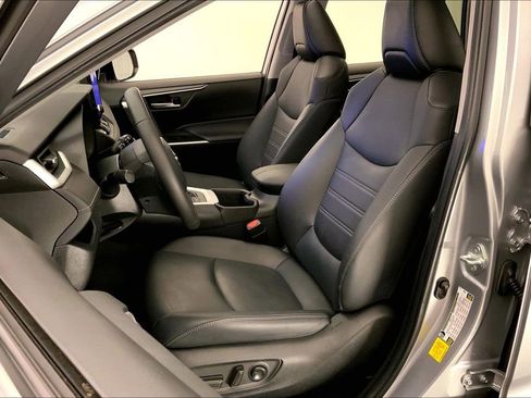 Used 2023 Toyota RAV4 XLE Premium image 13