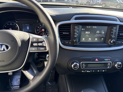 Used 2019 Kia Sorento AWD V6 image 20