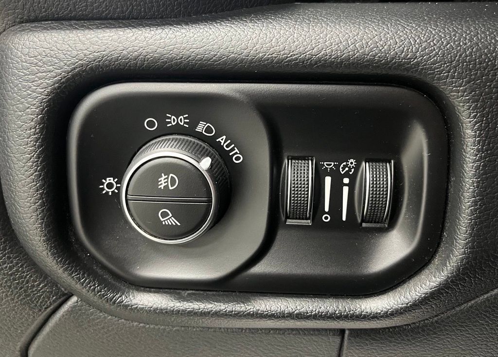 Used 2019 RAM 2500 Laramie AWD/4WD image 33
