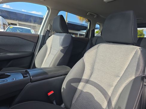 Used 2021 Nissan Rogue SV image 26