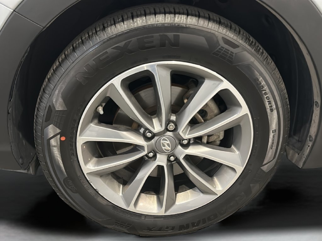 Used 2017 Hyundai Santa Fe SE AWD/4WD image 9