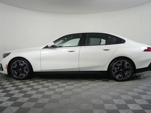 Used 2025 BMW i5 xDrive40 w/ Executive Package image 6