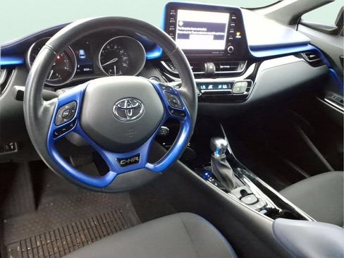 Used 2021 Toyota C-HR XLE FWD image 18