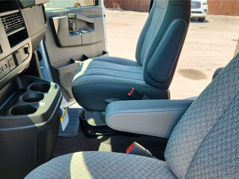 New 2026 Chevrolet Express 3500 LT w/ LT Preferred Equipment Group RWD image 17