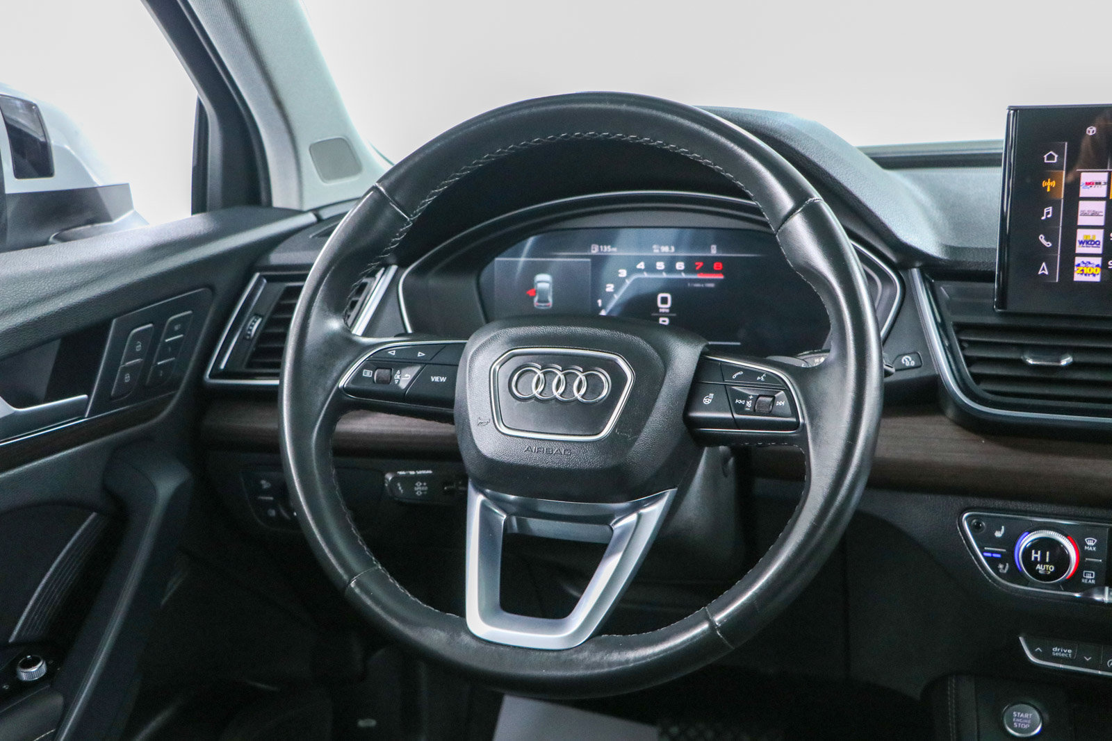 Used 2023 Audi Q5 2.0T Premium Plus w/ Premium Plus Package AWD/4WD image 12