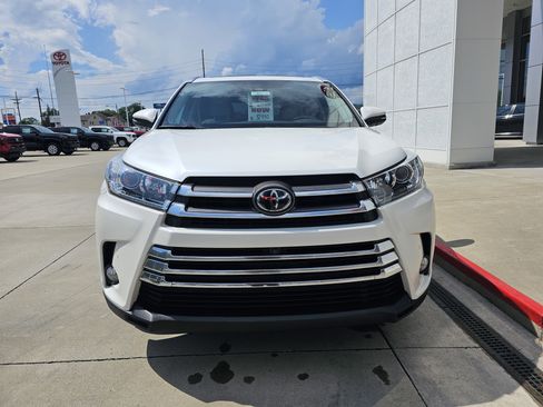 Used 2018 Toyota Highlander Limited Platinum image 14