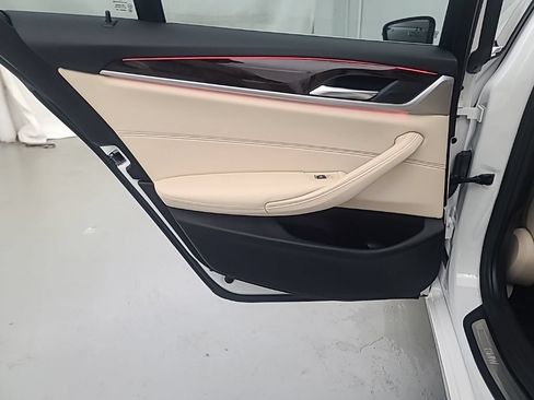 Used 2020 BMW 530i RWD image 17