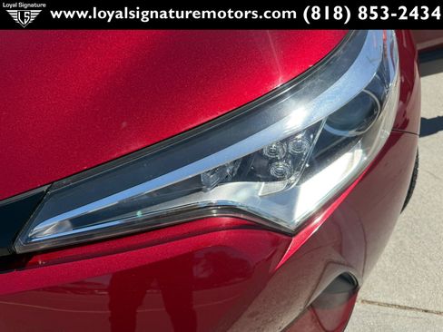 Used 2018 Toyota C-HR XLE FWD image 33