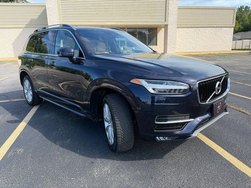 Used 2017 Volvo XC90 T6 Momentum w/ Momentum Plus Package AWD/4WD image 13