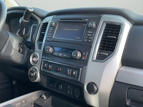 Used 2017 Nissan Titan PRO-4X w/ Pro-4x Convenience Package AWD/4WD image 36