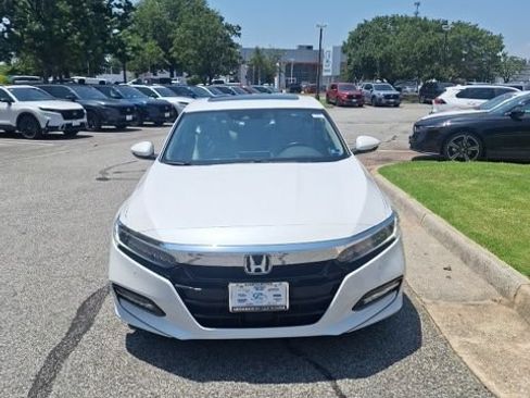 Used 2020 Honda Accord Touring image 2