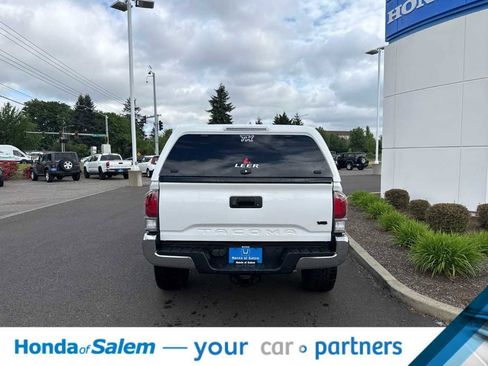 Used 2020 Toyota Tacoma TRD Off-Road AWD/4WD image 5