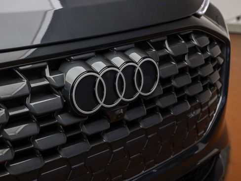 Certified 2025 Audi Q5 Premium w/ Convenience Package AWD/4WD image 9