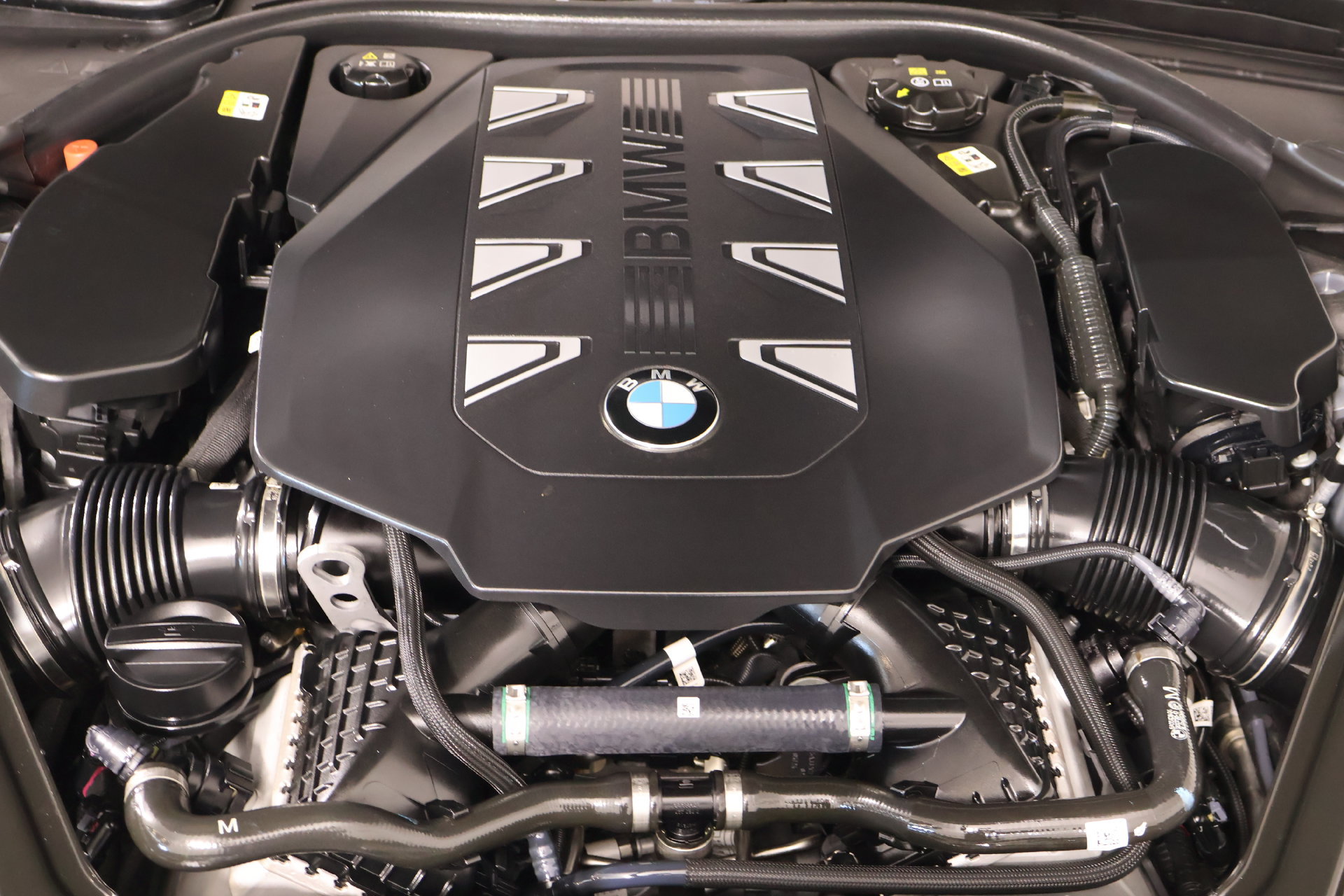 Used 2025 BMW 760i xDrive AWD/4WD image 24