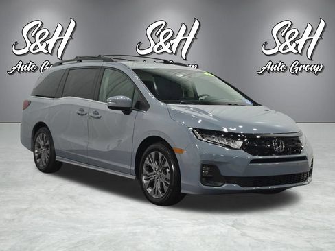 Used 2025 Honda Odyssey Touring image 2