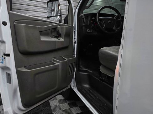 Used 2020 Chevrolet Express 3500 w/ Power Convenience Package RWD image 15