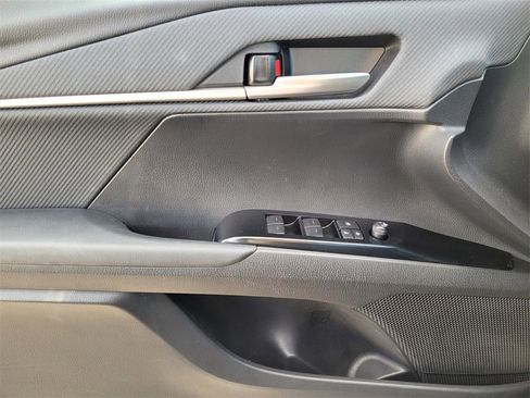 Used 2025 Toyota Camry SE image 23