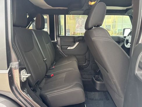 Used 2016 Jeep Wrangler Unlimited Sahara w/ Connectivity Group image 25