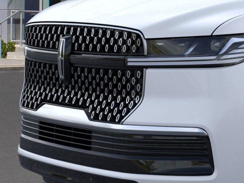 New 2026 Lincoln Navigator Reserve AWD/4WD image 17