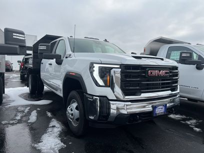 New 2025 GMC Sierra 3500 Pro w/ Convenience Package