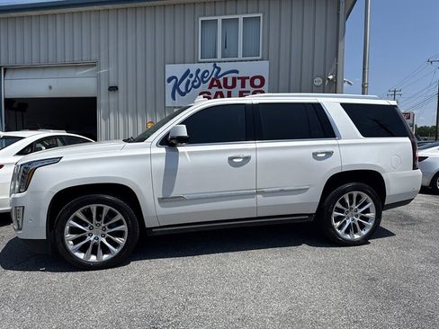 Used 2018 Cadillac Escalade Premium Luxury image 10