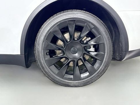 Used 2023 Tesla Model Y Long Range AWD/4WD image 30