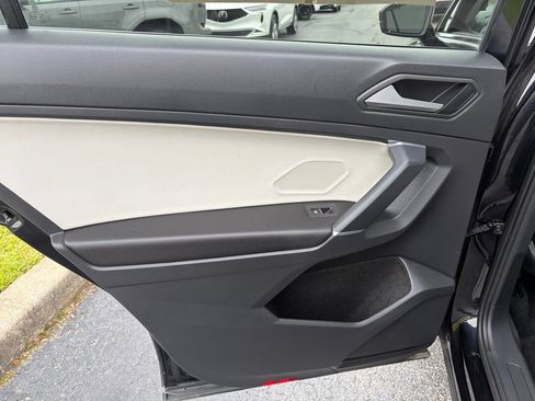 Used 2020 Volkswagen Tiguan SE w/ Panoramic Sunroof Package AWD/4WD image 22