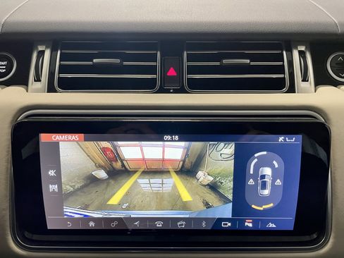 Used 2020 Land Rover Range Rover HSE image 28