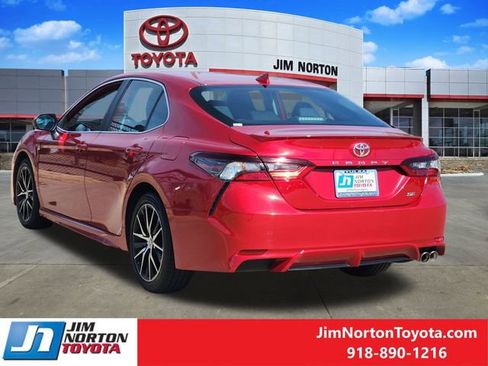 Used 2024 Toyota Camry SE image 6