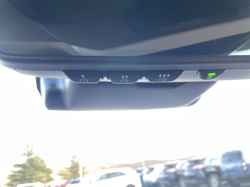 Used 2025 Subaru Crosstrek 2.0i Premium image 32