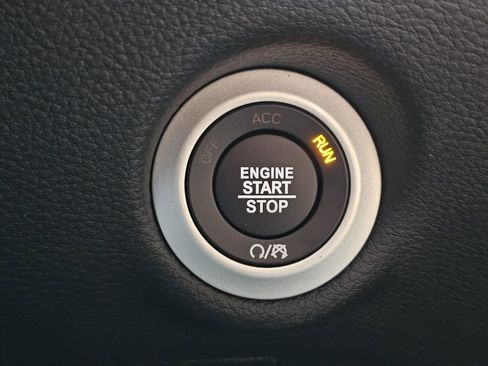 New 2026 Chrysler Pacifica Select image 17