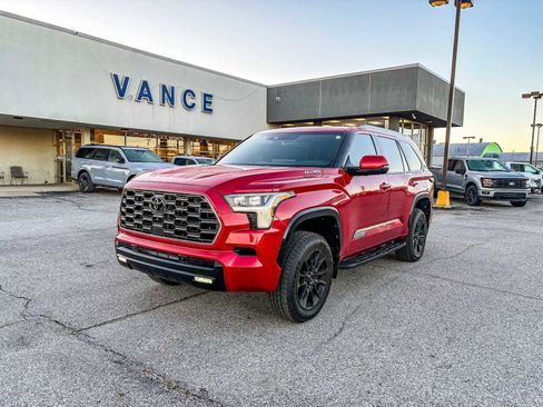 Used 2025 Toyota Sequoia Platinum image 3