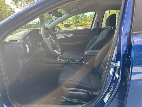 Used 2023 Kia Forte LXS w/ LXS Technology Package FWD image 12