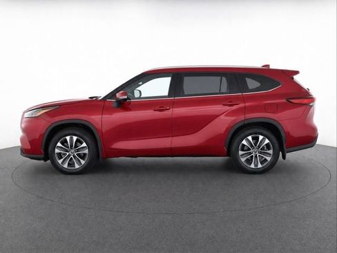 Used 2020 Toyota Highlander XLE AWD/4WD image 6