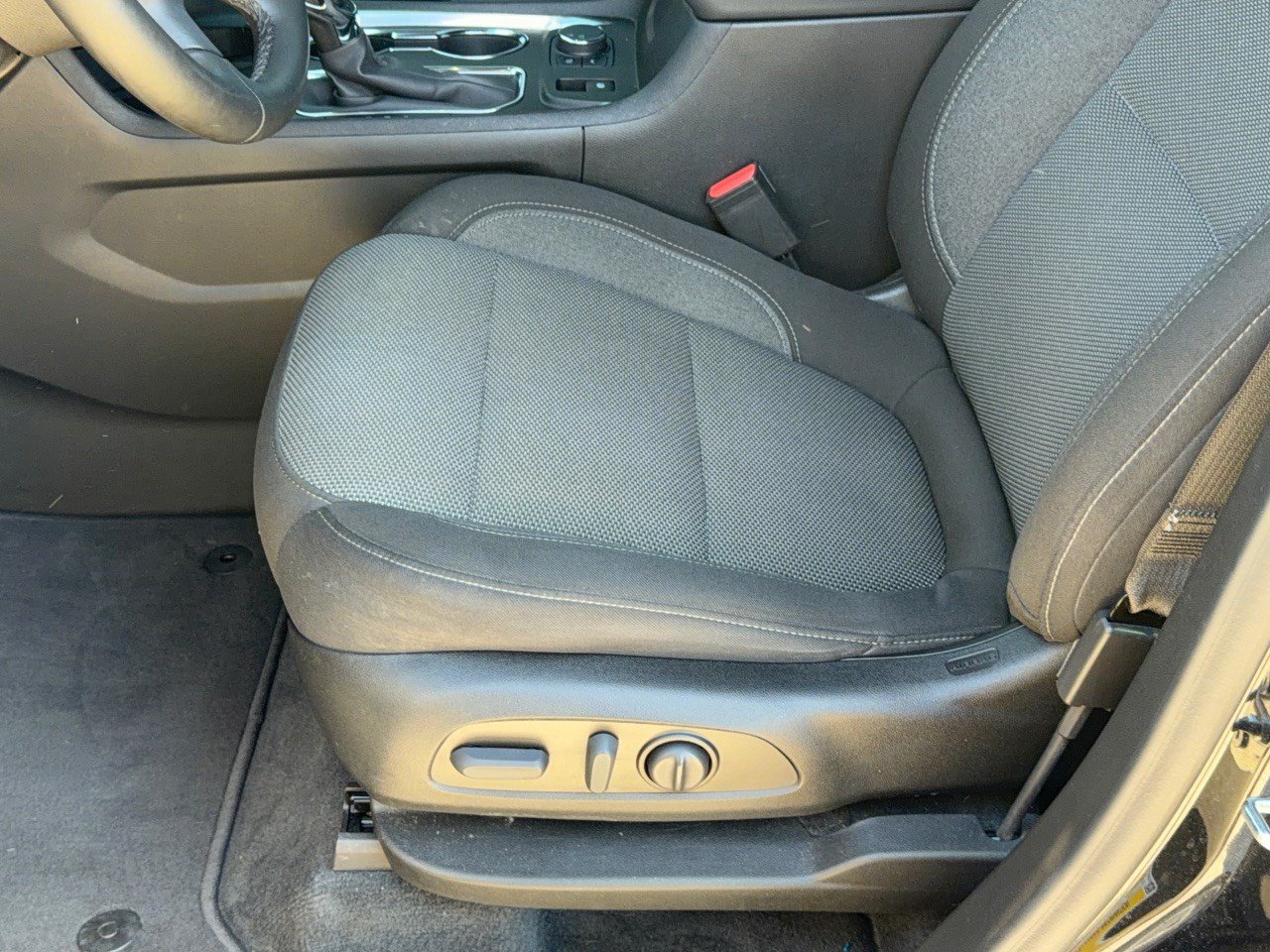 Used 2023 Chevrolet Traverse LT FWD image 16