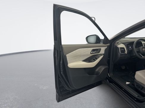 Used 2023 Nissan Rogue SV AWD/4WD image 9