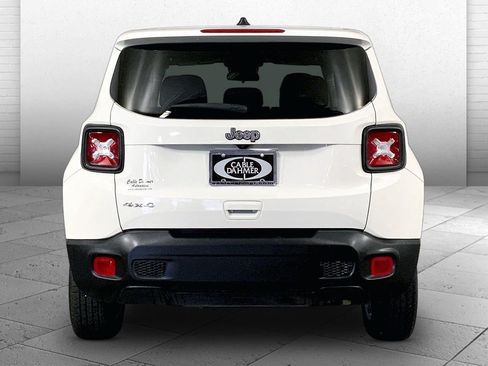Used 2023 Jeep Renegade Latitude AWD/4WD image 3