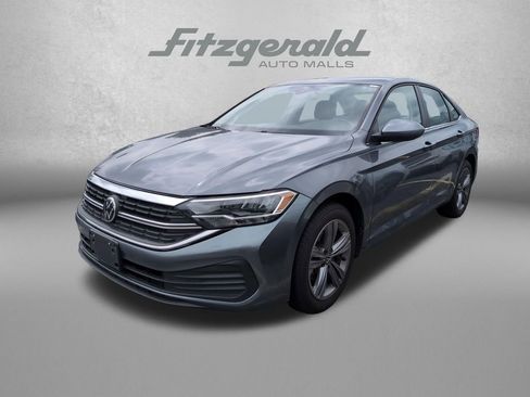 Used 2024 Volkswagen Jetta SE FWD image 3