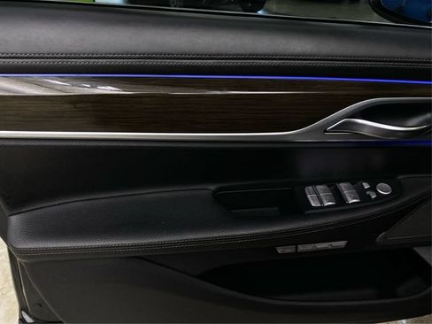 Used 2018 BMW 740i xDrive AWD/4WD image 26