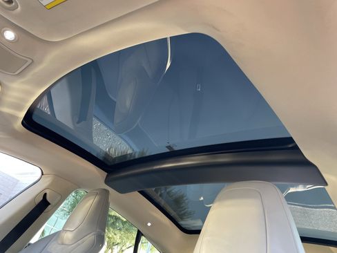 Used 2014 Tesla Model S image 16